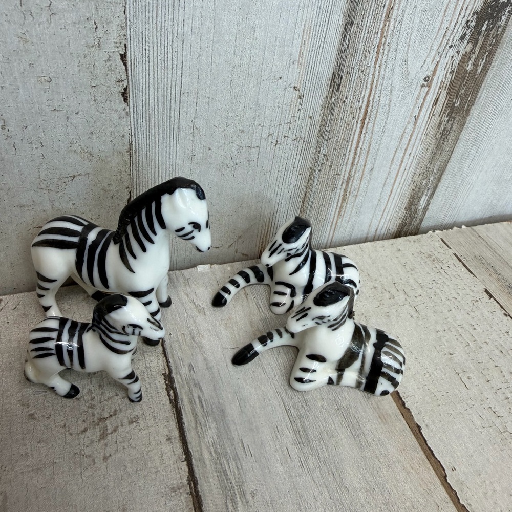 Vintage Set of 4 Porcelain Zebra Miniature Figurines Black White - Picture 4 of 8